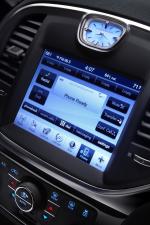 Chrysler 300C 2011 года